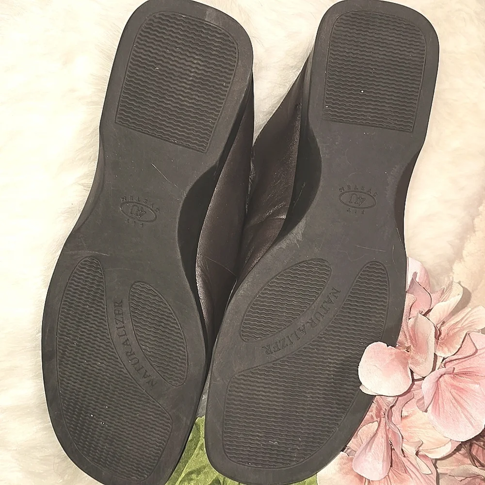 Slides/Mules (Flats) by Naturalizer